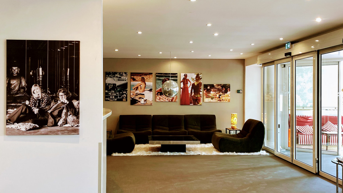 LOBBY - © PAMELA LOBBY