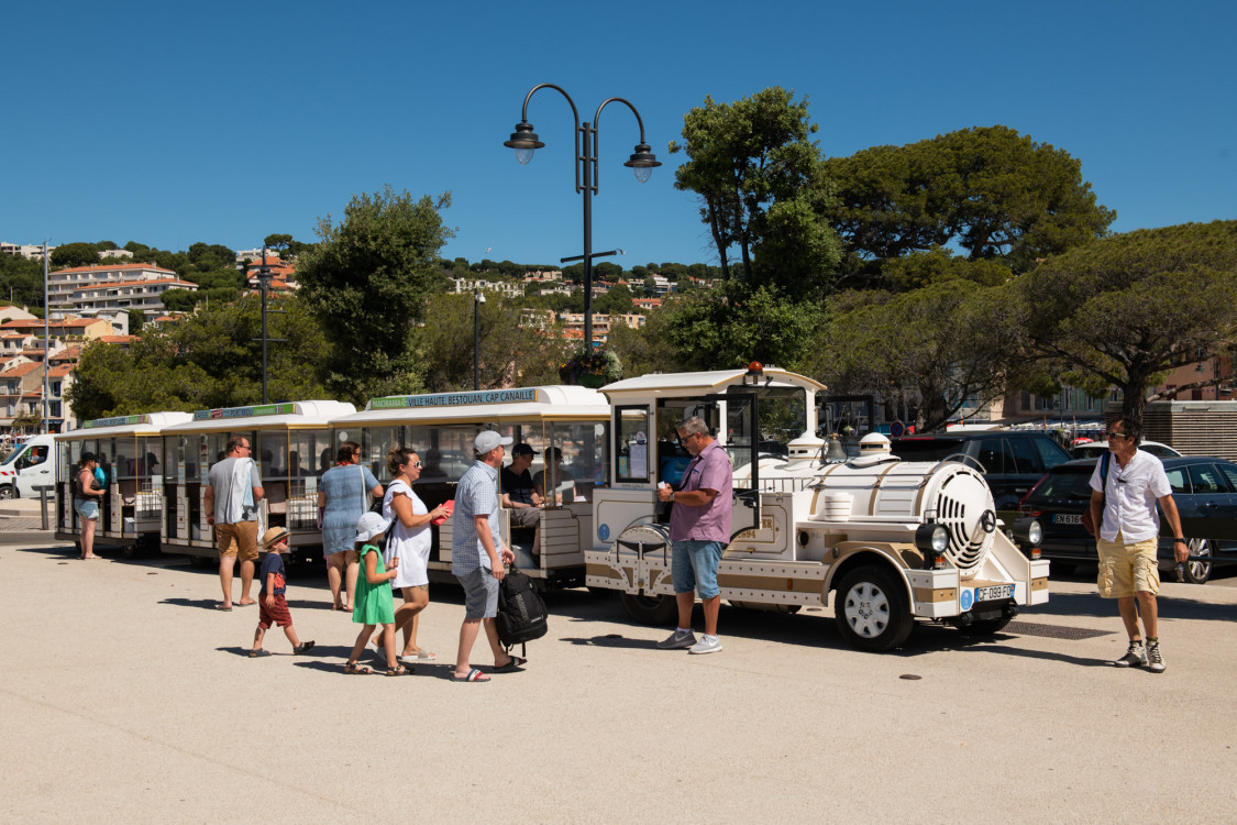 Guided tour by tourist train - © FRANCE Voguette Guided tour by tourist train