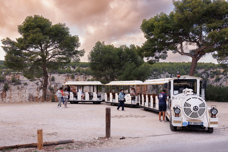 Guided tour by tourist train - © France Voguette_Ian Hanning Guided tour by tourist train