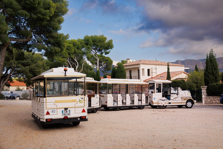 Guided tour by tourist train - © France Voguette_Ian Hanning Guided tour by tourist train
