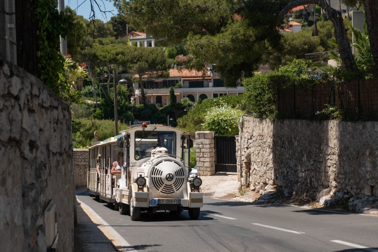 Guided tour by tourist train - © France Voguette Guided tour by tourist train