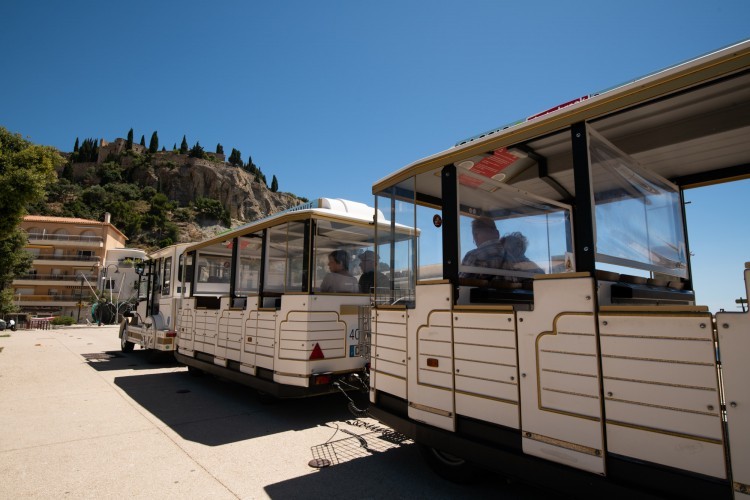 Guided tour by tourist train - © France Voguette Guided tour by tourist train