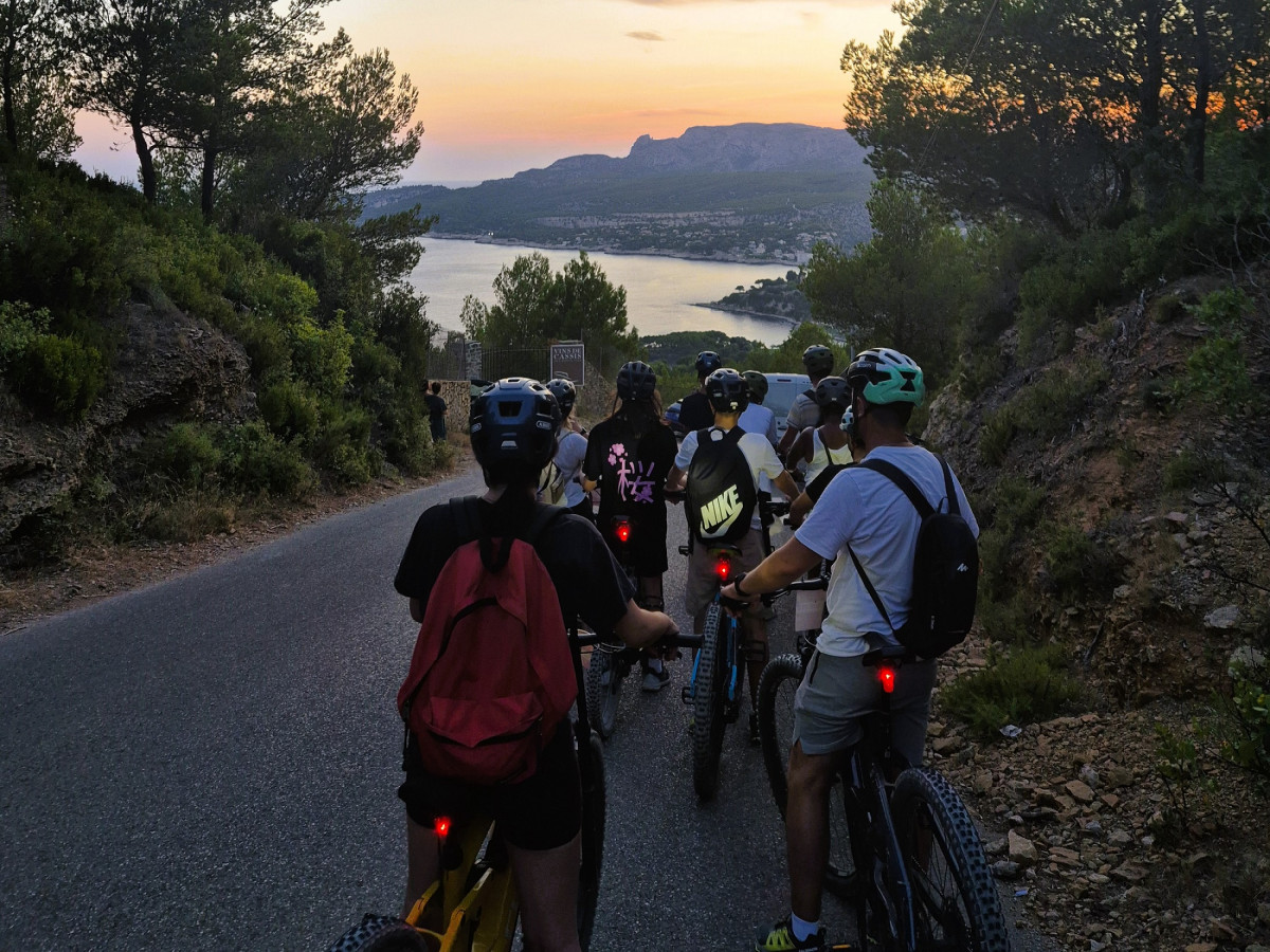 2-hour electric mountain bike tour - Cap Canaille cliffs at sunset