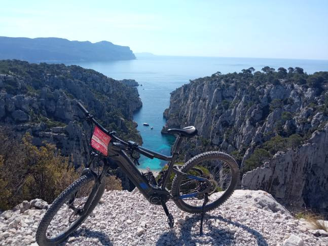 Tour by electrical mountain bike 3H - Calanques National Park - © Trolib Cassis Tour by electrical mountain bike 3H - Calanques National Park