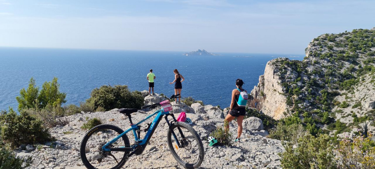 Tour by electrical mountain bike 3H - Calanques National Park - © Trolib Cassis Tour by electrical mountain bike 3H - Calanques National Park
