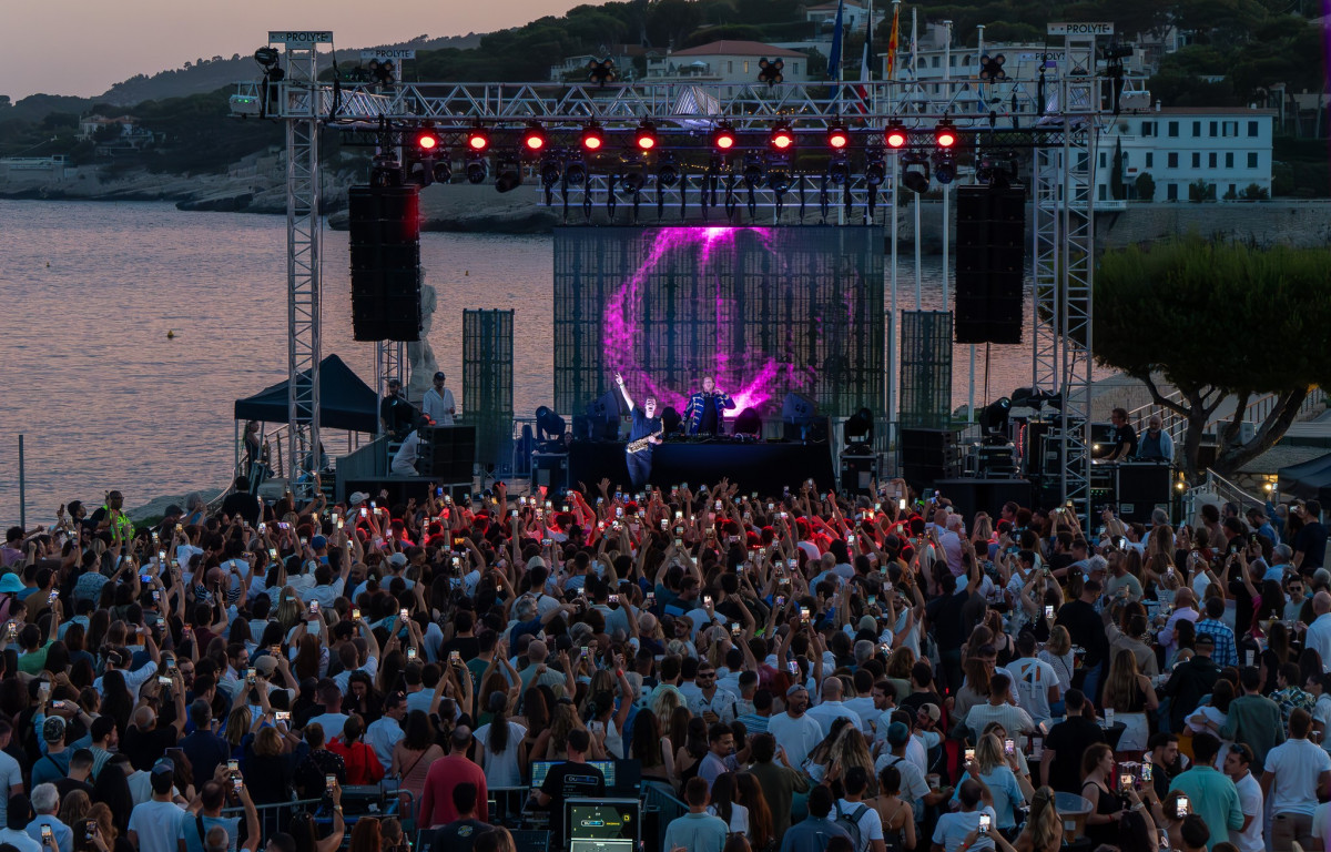 Rooftop Cassis – Live Night with Bande à Part & DJ PROVI - © E. Ruf Ville de Cassis Rooftop Cassis – Live Night with Bande à Part & DJ PROVI