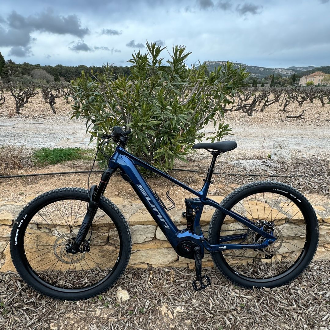 Découvrez Cassis autrement en VTT E-bike 3h/4h/journée avec guidage GPS - © Calank Bike Cassis Découvrez Cassis autrement en VTT E-bike 3h/4h/journée avec guidage GPS