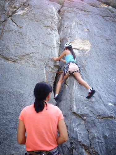 Climbing on the Cap Canaille cliff - © Bureau des guides et accompagnateurs de Cassis Calanques Cap Canaille Climbing on the Cap Canaille cliff