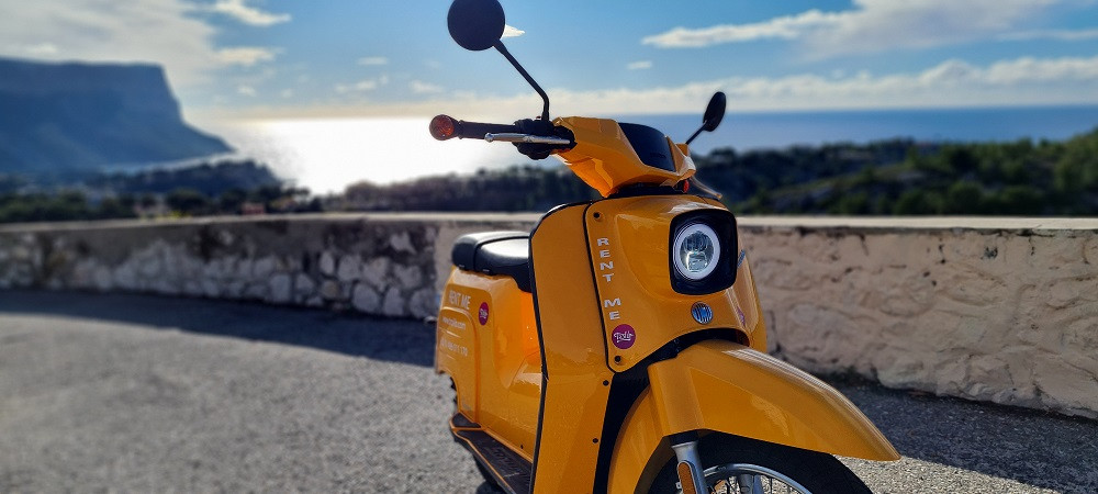 Rent an electric scooter in Cassis France