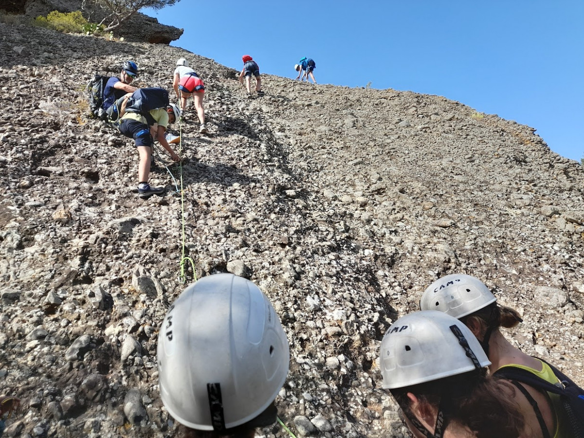 Adventure course: Climbing the Capucin by via cordata - © Bureau des guides et accompagnateurs de Cassis Calanques Cap Canaille Adventure course: Climbing the Capucin by via cordata