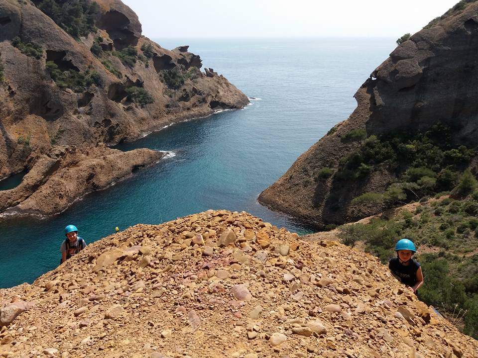 Adventure course: Climbing the Capucin by via cordata - © Bureau des guides et accompagnateurs de Cassis Calanques Cap Canaille Adventure course: Climbing the Capucin by via cordata