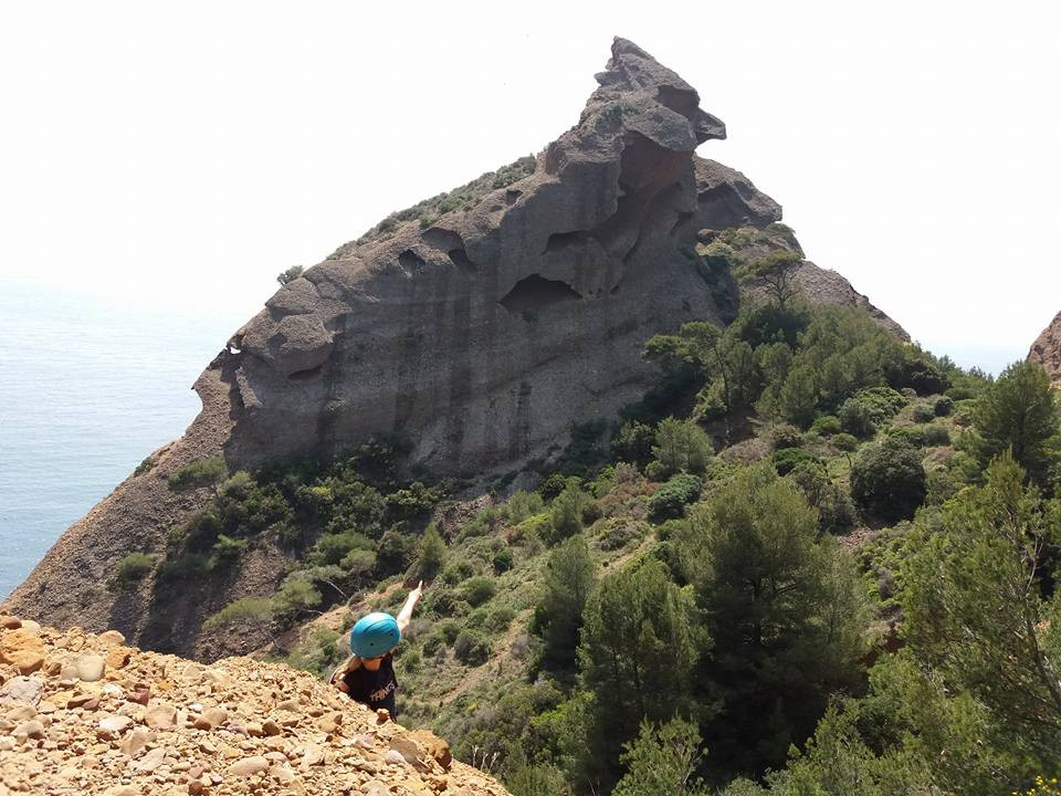 Adventure course: Climbing the Capucin by via cordata - © Bureau des guides et accompagnateurs de Cassis Calanques Cap Canaille Adventure course: Climbing the Capucin by via cordata