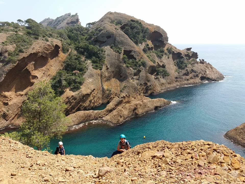 Adventure course: Climbing the Capucin by via cordata - © Bureau des guides et accompagnateurs de Cassis Calanques Cap Canaille Adventure course: Climbing the Capucin by via cordata