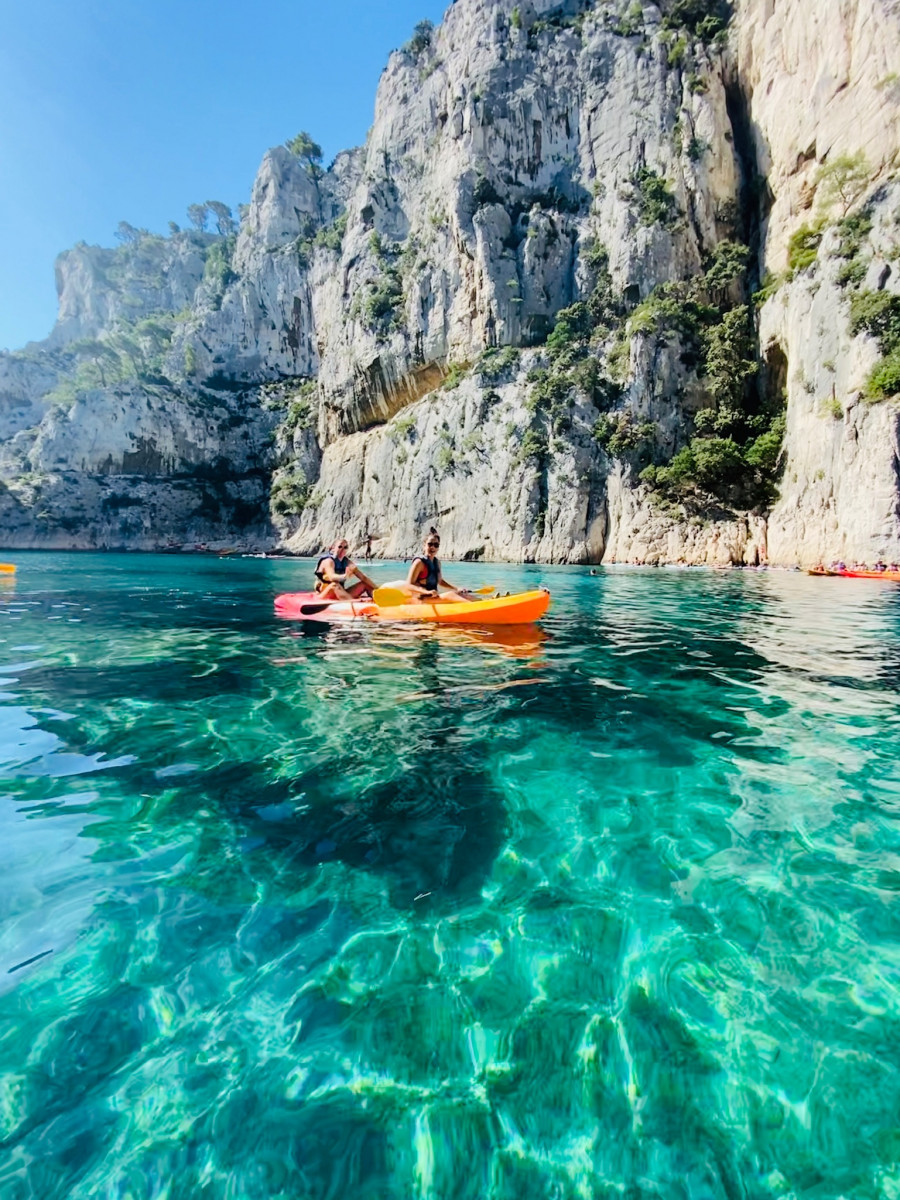 Guided sea kayaking excursion 4h in the calanques with the CSLN