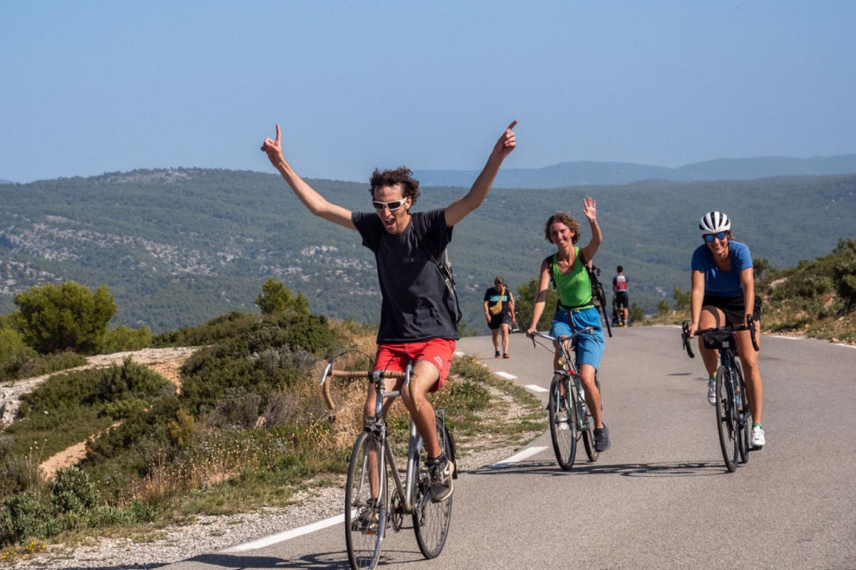 Route des Crêtes on Sunday: E-mountain bike hire in Cassis France - © Agence Fougue Route des Crêtes on Sunday: E-mountain bike hire in Cassis France