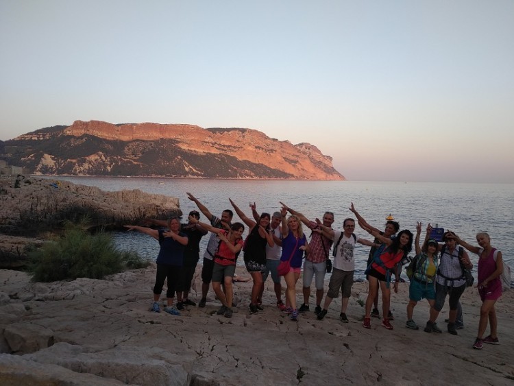 Evening event: Guided walk at the gates of the Calanques with panoramic view of the fireworks. - © Bureau des guides et accompagnateurs de Cassis Calanques Cap Canaille Evening event: Guided walk at the gates of the Calanques with panoramic view of the fireworks.