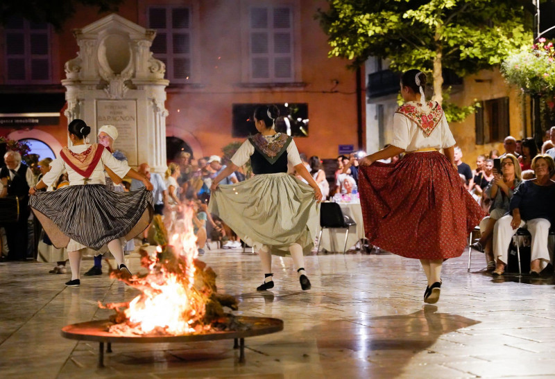 In June: Festive Night and Provençal Traditions for Saint-Jean