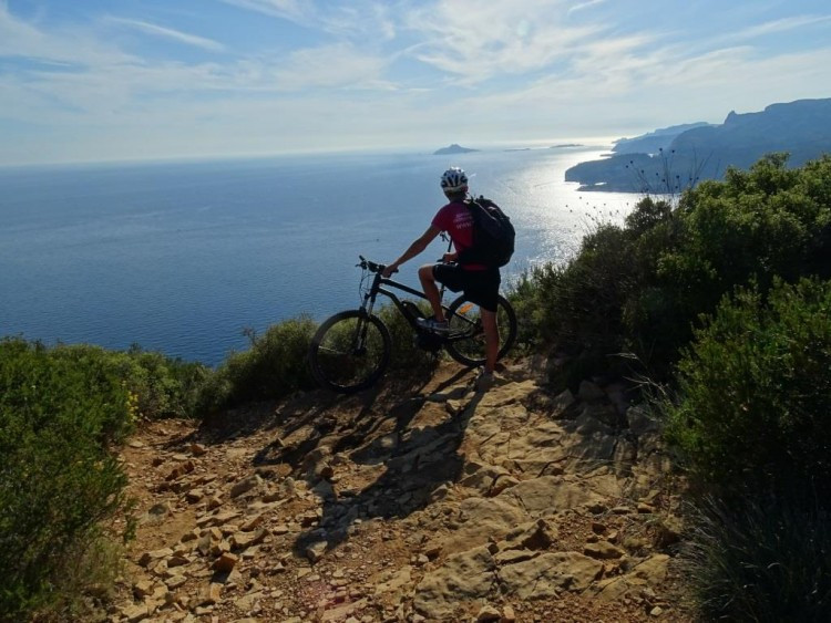 Tour by electrical mountain bike 2H - Cap Canaille's cliff by sunset with Trolib