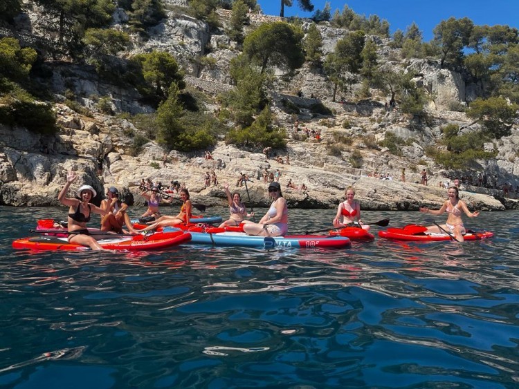 Stand-up paddle tour of the calanques departing from Cassis