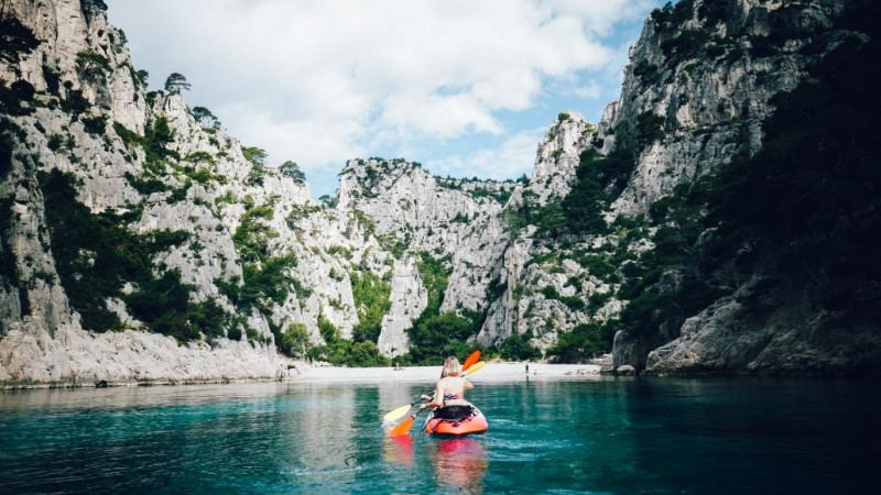 Sporty sea kayak tour 6H in the Calanques with LOKAYAK