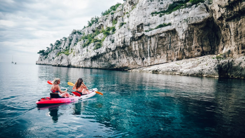 Sporty sea kayak tour 6H in the Calanques with LOKAYAK