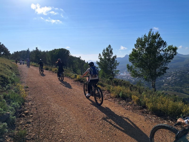 Route des Crêtes on Sunday: E-mountain bike hire