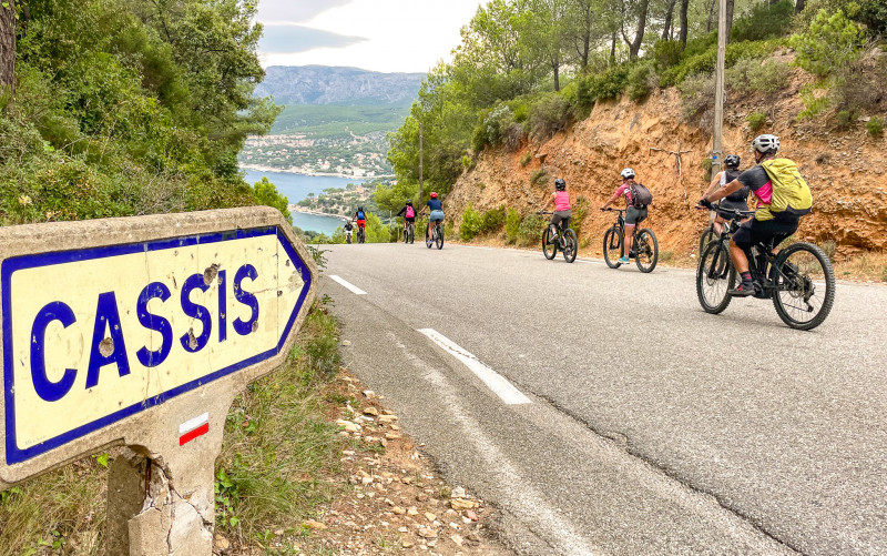 Route des Crêtes on Sunday: E-mountain bike hire in Cassis France