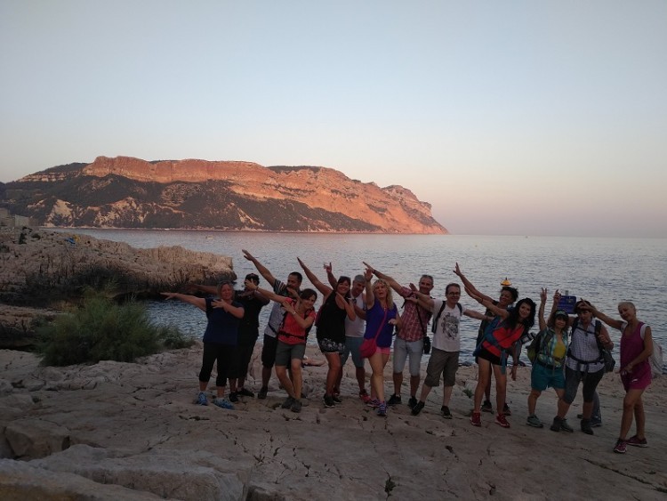 Soirée événement : balade guidée aux portes des Calanques avec vue imprenable sur le feu d'artifice du 14 juillet et du 15 août