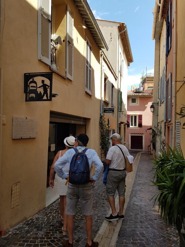 Guided tour: Discovering Cassis